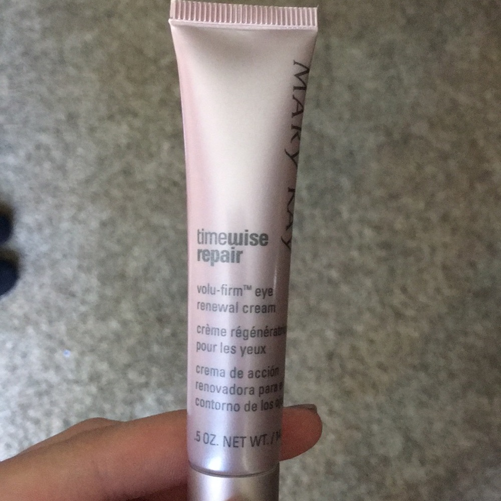Mary Kay TimeWise volt firm renewal eye cream